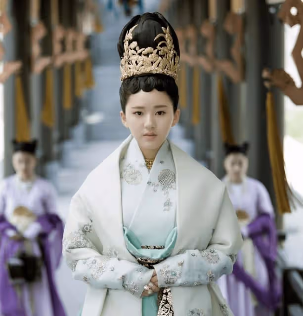 看臉是美女,一看脖子全完蛋!這些被短脖子拖累的女星,太慘了