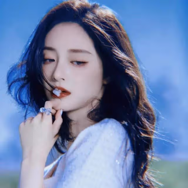 看臉是美女,一看脖子全完蛋!這些被短脖子拖累的女星,太慘了