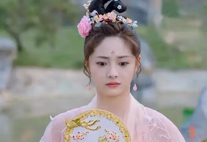 看臉是美女,一看脖子全完蛋!這些被短脖子拖累的女星,太慘了