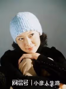 柯藍:年少成名23歲年薪百萬,感情生活從不間斷,今50歲依然單身