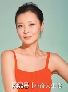 柯藍:年少成名23歲年薪百萬,感情生活從不間斷,今50歲依然單身