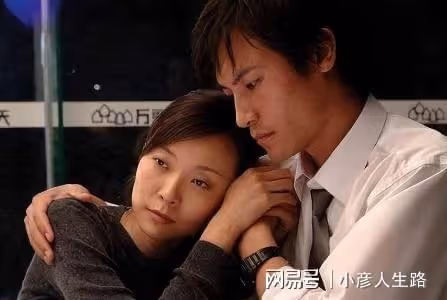 柯藍:年少成名23歲年薪百萬,感情生活從不間斷,今50歲依然單身