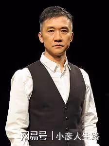 柯藍:年少成名23歲年薪百萬,感情生活從不間斷,今50歲依然單身