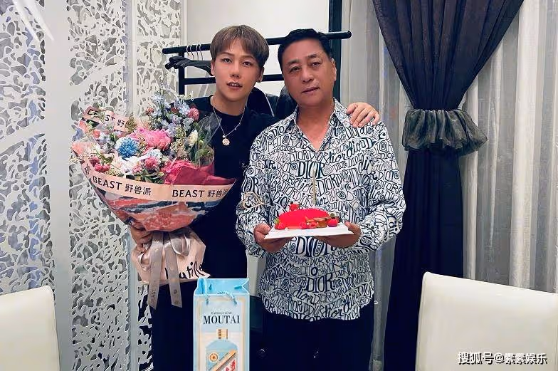 劉維父親去世,一年之內失去雙親,發文我成為了一個孤兒