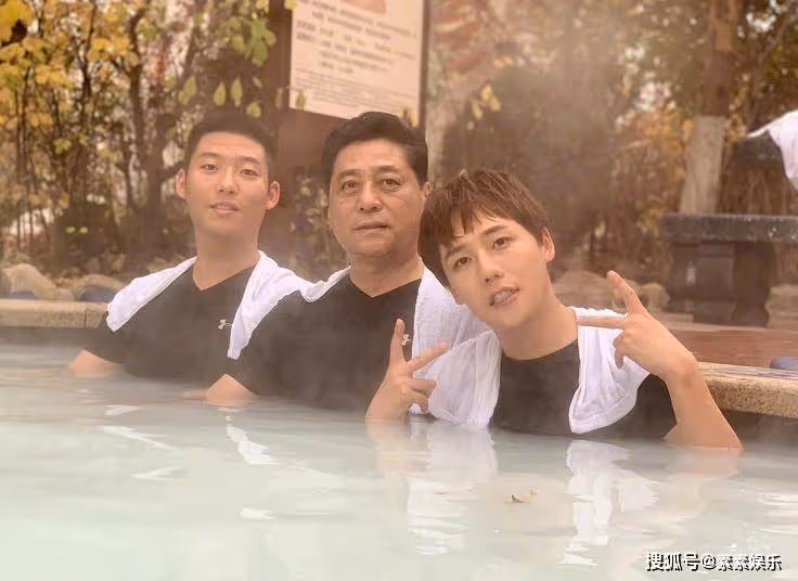 劉維父親去世,一年之內失去雙親,發文我成為了一個孤兒