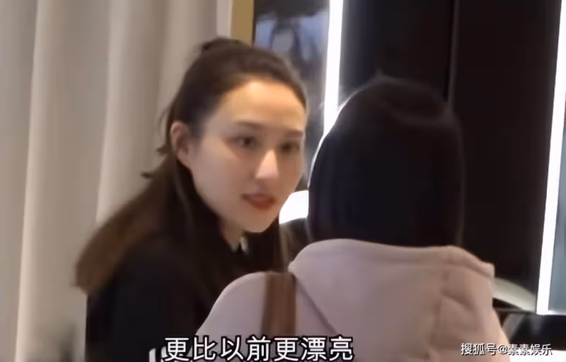 賭王准女婿人生迎來改變,向何超雲求婚成功後,工作升職又加薪