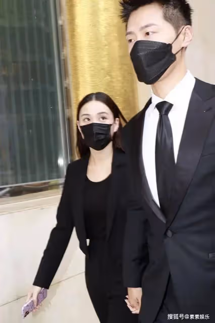賭王准女婿人生迎來改變,向何超雲求婚成功後,工作升職又加薪