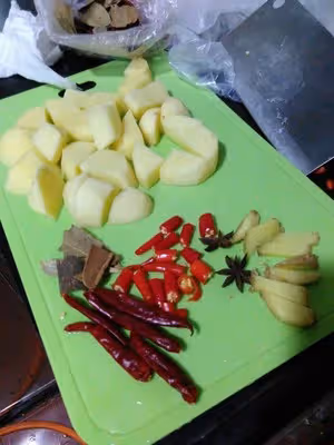 辣味土豆燒排骨