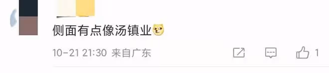 34歲釋小龍曬照！穿百元衣手拿雪茄肌肉有型，下巴尖削撞臉湯鎮業