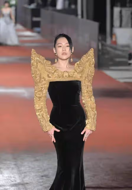 金鐘獎紅毯：小S造型似元寶，曾寶儀膀大腰圓，江宏傑眼影好妖嬈
