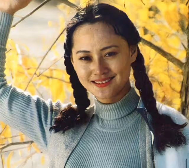 大宋佳攜二婚老公露面！穿著樸素接地氣，定居比利時轉行開服裝店