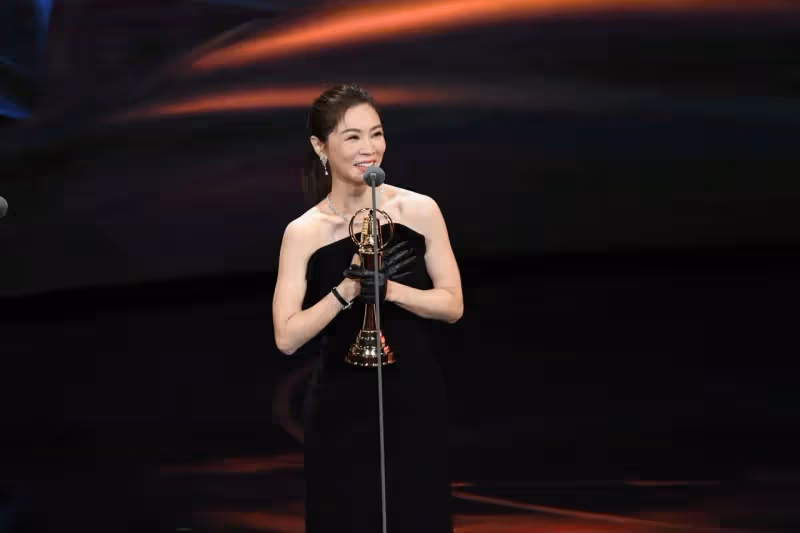 【金鐘57】陳亞蘭「女扮男裝」破天荒奪視帝　謝盈萱擊敗林心如、楊謹華封視後