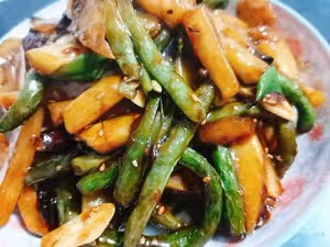 家常菜——土豆燒豆角