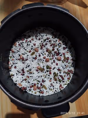 自創家常糯米八寶飯，電壓力鍋黑米紅豆綠豆花生豇豆葡萄乾大米白砂糖