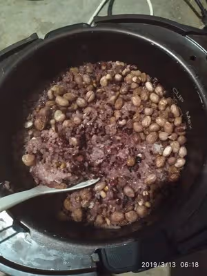 自創家常糯米八寶飯，電壓力鍋黑米紅豆綠豆花生豇豆葡萄乾大米白砂糖