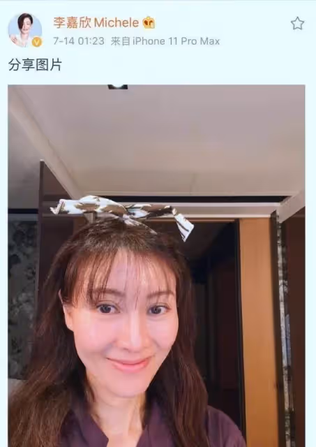 51歲李嘉欣公開素顏照，網友驚呼認不出來：不僅老樣子還很怪