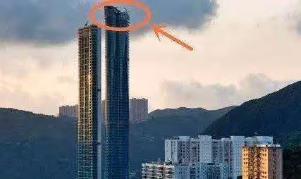 51歲李嘉欣公開素顏照，網友驚呼認不出來：不僅老樣子還很怪