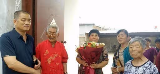 「一輩子的痛」90歲爺爺「火車站弄丟2歲兒」用一生去尋子「終於在晚年圓夢」父子相擁而泣：一聲爸爸等了58年