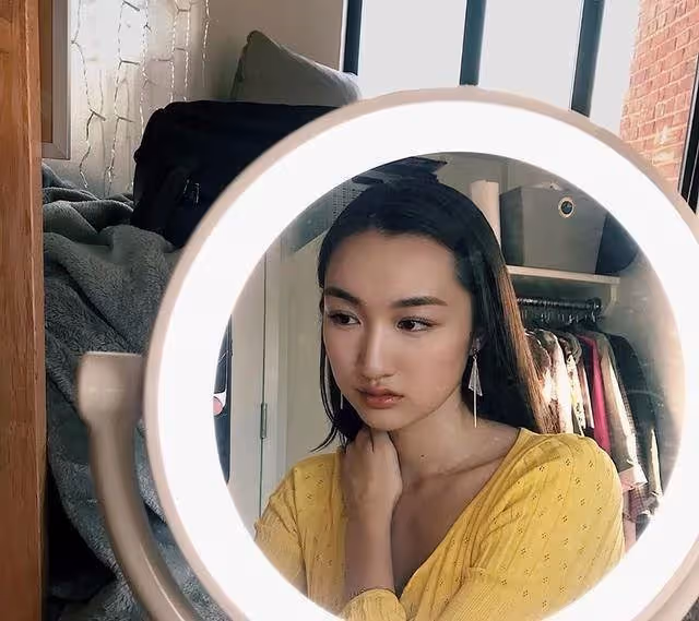 《唐伯虎點秋香》中的冬香才是真美女！美貌不輸鞏俐「連秋香都比不上」，18歲女兒膚白貌美混血氣息十足