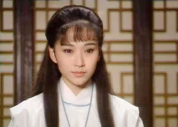 她被稱臺灣第一美人純天然的美，如今54歲演不了大媽，一生只談一次戀愛，網友：歲月不敗美人