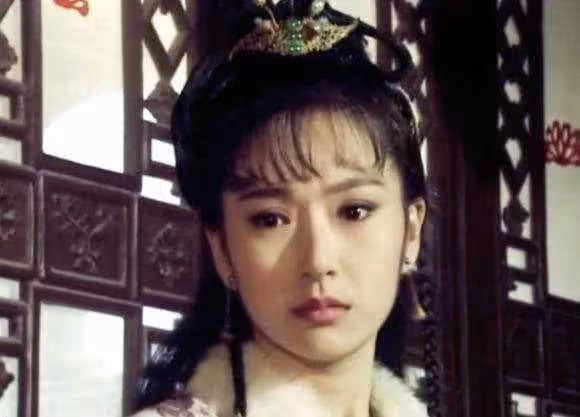 她被稱臺灣第一美人純天然的美，如今54歲演不了大媽，一生只談一次戀愛，網友：歲月不敗美人