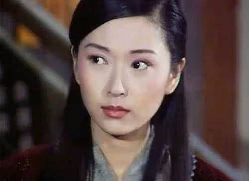 她被稱臺灣第一美人純天然的美，如今54歲演不了大媽，一生只談一次戀愛，網友：歲月不敗美人