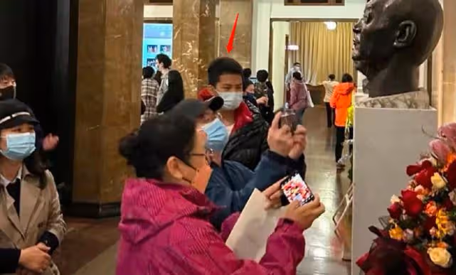 胡軍兒子絕對親生的，近照似少年版喬峰，年僅十四身高1米8以上！