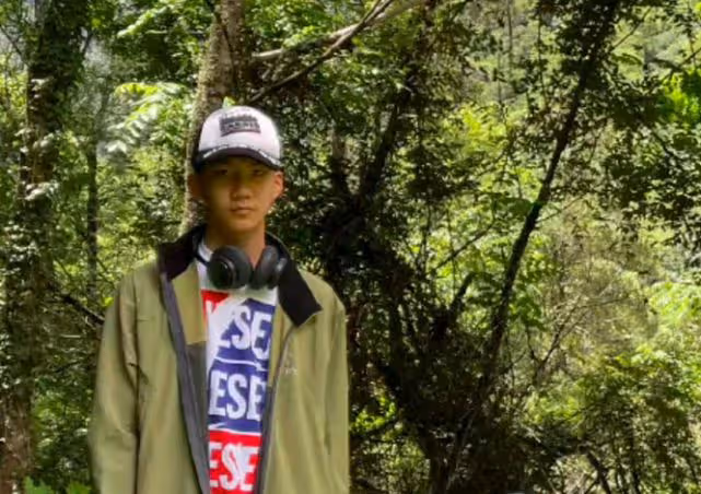 胡軍兒子絕對親生的，近照似少年版喬峰，年僅十四身高1米8以上！
