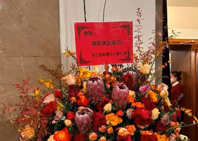 胡軍兒子絕對親生的，近照似少年版喬峰，年僅十四身高1米8以上！