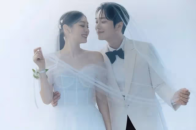 韓國花滑女王金妍兒即將大婚；歌手在舞台上背對觀眾被批沒禮貌？