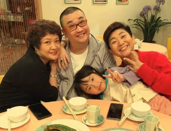 陳堅雄猝死後妻子首露面，承諾扛起整個家！15歲兒子留言讓人淚目