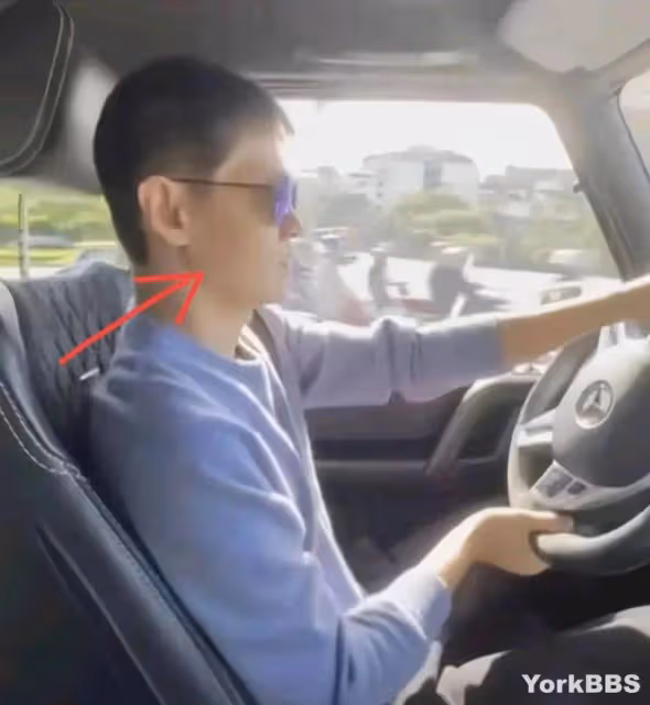 林志穎車禍後再開車照曝光,還豎拇指為自己點贊