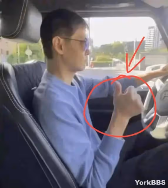 林志穎車禍後再開車照曝光,還豎拇指為自己點贊