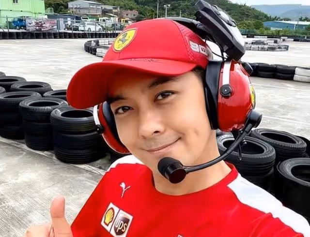 車禍三個月，林志穎曬開奔馳車照，身材消瘦酒窩明顯，臉部無塌陷