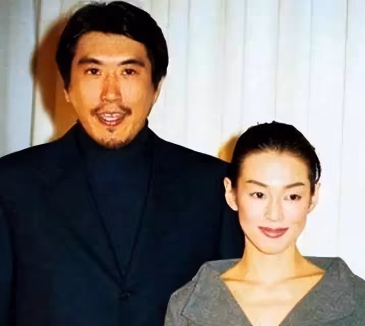 結婚23年！一代女神「2婚2離」被丈夫控制23年　54歲的她離婚後「引來無數人叫好」：終於解脫了