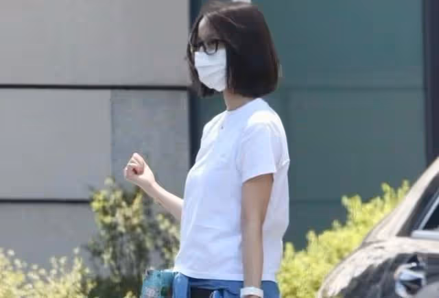演藝圈都等她復出！34歲女星「為愛嫁大12歲老公」移居鄉下　晉升2寶媽「狗仔捕捉素顏近況」照片瘋傳