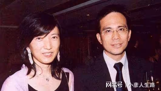 李嘉誠家族唯一的女主人，王富信低調有主見，堪稱豪門兒媳的典範