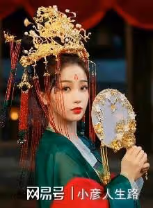 綠嫁衣誰駕馭的好？趙麗穎穿出端莊感，娜扎很靈，李一桐毀在造型