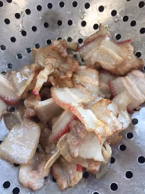 家常蒜苔炒五花肉