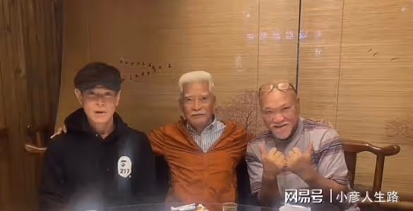 67歲港星現身內地無人識!街邊吃兩塊錢的豆腐腦,鬍子拉碴狀態好