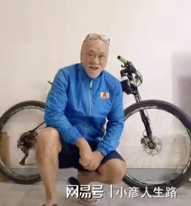 67歲港星現身內地無人識!街邊吃兩塊錢的豆腐腦,鬍子拉碴狀態好