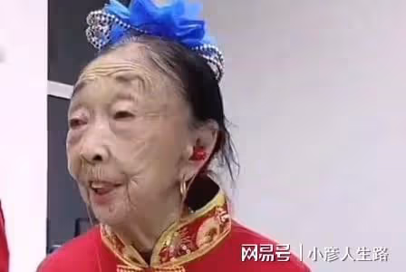 馬玉琴親眼看到李玉成在家約會,一下子歪倒在床頭柜上,讓他快滾