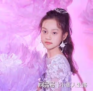 賈乃亮李小璐為女兒慶生,10歲甜馨公主范十足,與爸爸親密相擁