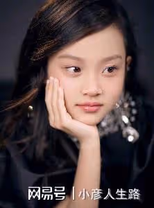 賈乃亮李小璐為女兒慶生,10歲甜馨公主范十足,與爸爸親密相擁