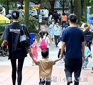 奚夢瑤一家三口罕現身，背4萬包包，帶3人隨從排場大