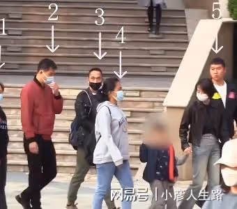 奚夢瑤一家三口罕現身，背4萬包包，帶3人隨從排場大