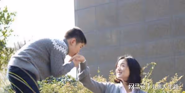 歌手白雪，28歲結婚，離異後再愛小8歲男友，如今生活幸福事業旺
