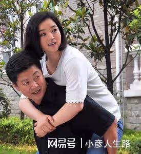 歌手白雪，28歲結婚，離異後再愛小8歲男友，如今生活幸福事業旺