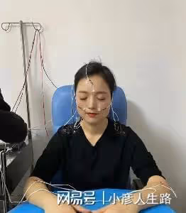 歌手白雪，28歲結婚，離異後再愛小8歲男友，如今生活幸福事業旺