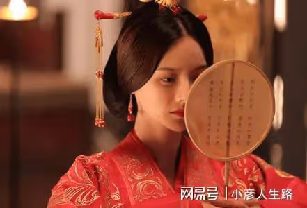 《長月燼明》張芷溪再當媽，女兒由27歲的白鹿飾演，網友都嫌尷尬